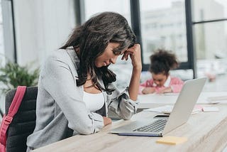 US discourages working moms