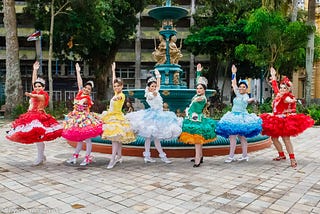 Companhia de dança realiza aulas voltadas para rainhas, princesas e damas juninas, em Manaus