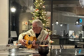 Winter night, the guitar player helps me remember