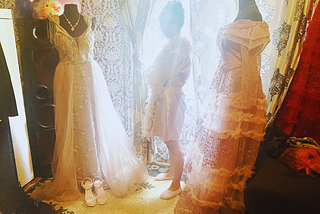 Why Roma brides change 3 wedding dresses