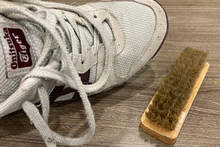 I love the white shoes and brushing brush from the famous Japanese manufacturer Onitsuka Tiger.