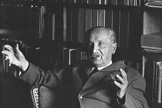 Heidegger Felsefesine Bakış: “Özel Bir Oportünistlik Değil, Alçak Bir Nazilik”