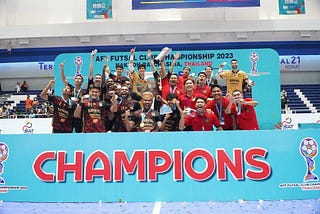 Blacksteel FC Papua lifted the 2023 AFF Futsal Club Championship’s trophy after defeating Thai side, Hongyen Thakam FC, on May 7th, 2023.