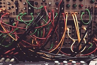 Mencari Makna dalam Kebisingan Musik “Noise”