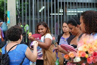 Por que dar rosas no Dia 8 de Março?