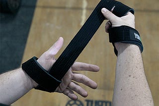 How to use lifting straps for deadlifts