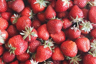 What are the benefits of eating strawberries? How do strawberries help with health and weight loss?