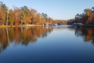 Picture of Lake Anna in Virginia in the fall