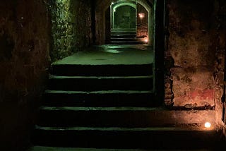 The underground city of drug addicts and murderers — Edinburgh Vaults
