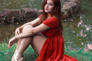 UNVEILING THE TIMELESS ELEGANCE OF GODDIVA’S RED DRESSES