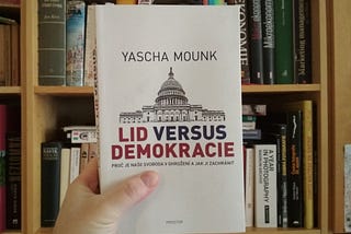 Kniha Lid versus demokracie je podnětnou četbou pro příznivce Milionu chvilek. I jejich odpůrce