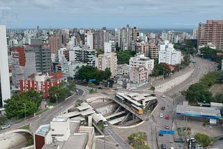 Enquanto descia a Protásio