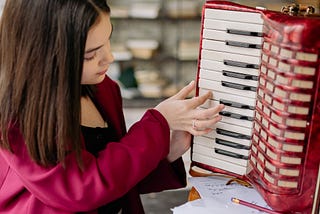 A Beginner’s Guide to Playing the Accordion