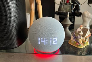 Por qual motivo desativei o microfone da Alexa e só a uso como relógio digital