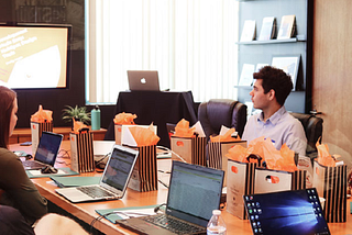 First 8 things that Venture Capitalists notice when a team of founders starts pitching to them