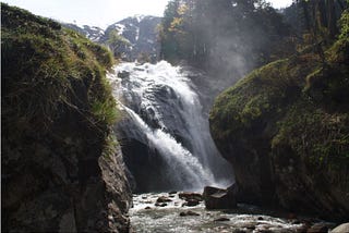 5 Popular Waterfalls in Himachal Pradesh