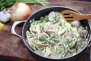 Linguine With Clams In White Wine Sauce