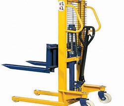 A Hydraulic Stacker