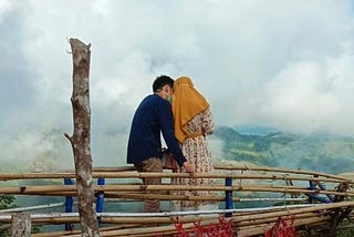 Analisis Chat WhatsApp Menggunakan Python: Sebuah Hadiah Ulang Tahun Istri