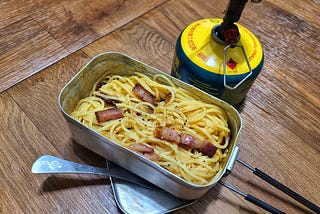 Trangia Mess Tin 食譜「馬告培根蛋黃麵」