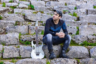 Deniz Yildiz releases new single “Lonely Life”, blending rock with Indie and classical influences