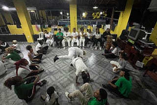 Aprendendo a Ser Capoeira