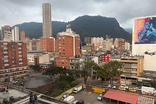 Independencias frágiles, comunidades emergentes.