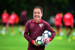 São Paulo demite Fernando Diniz e acerta com Faustão, que já comanda treino durante a tarde