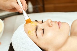 Fruit acid peeling — The magic treatment for fresh and glowy skin