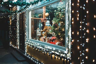 Festive Wonderland: Interior Design for a Christmas-Themed Gift Shop