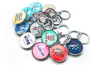 Unlocking the Advantages of Custom Keychains as Gifts for Tradeshows
