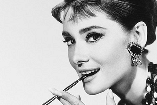 10 Most Beautiful Classic Actresses (According to the Internet)