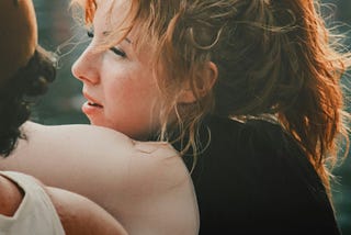 Lua Nova em Gêmeos marca início de ciclo com ênfase em comunicação e raízes familiares.