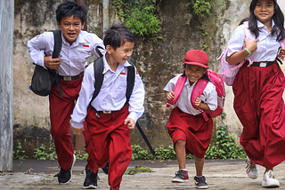 Pendidikan Terhimpit Kebijakan Populis dan Korupsi