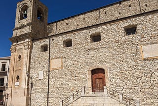 Disa mbishkrime arbëreshe në rrasa varresh (shek. XIX)