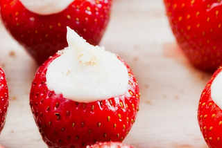 No Bake Cheesecake Stuffed Strawberries