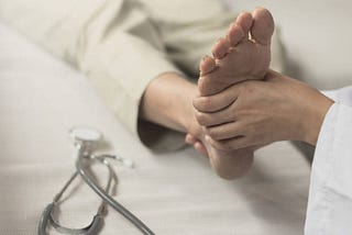Rheumatoid Arthritis in Feet: Symptoms and Treatments