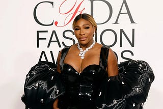 Serena Williams, Kim Kardashian และลุคบนพรมแดงอีกมากมายจาก CFDA Awards