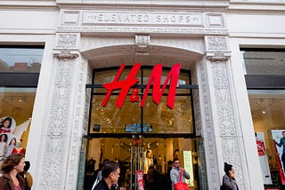 Image of H&M storefront, with logo as the focal point