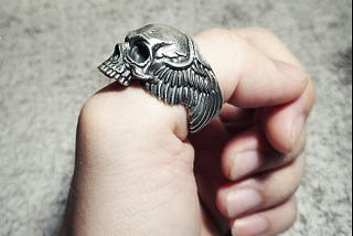 Three major benefits for women wearing skull rings