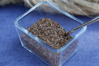 Flaxseed is one of the natural supplements that lowers cholesterol with its soluble fiber and Omega-3 fatty acids. Image by <a href=”https://pixabay.com/users/jai79-498637/?utm_source=link-attribution&amp;utm_medium=referral&amp;utm_campaign=image&amp;utm_content=983769">Jai79</a> from <a href=”https://pixabay.com/?utm_source=link-attribution&amp;utm_medium=referral&amp;utm_campaign=image&amp;utm_content=983769">Pixabay</a>