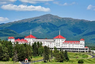 News Item #10: New Hampshire Enacts Comprehensive Data Privacy Law. Image of the Omni Hotel and Mount Washington in New Hampshire via Pixabay.