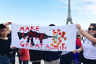 ‘Sibling’ rally of “March for Our Lives” in Paris Shows Solidarity Through Homemade Signs