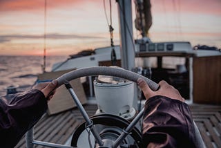 Ingress en Kubernetes Desmitificado: ¿Qué lo diferencia de un NodePort o un LoadBalancer?