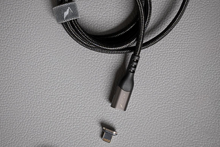 VOLTA Spark: One Cable for Your Macbook Pro and iPhoneX