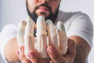 The Tunisian entrepreneur creating 3D-printed bionics arms for amputees