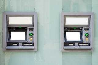 Spiccioli di Cassandra 621/ Bancomat da attivare e complessità digitale