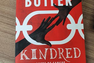 Um vislumbre com toques de realidade sobre o contexto histórico da obra “Kindred” (Leitura do Mês…