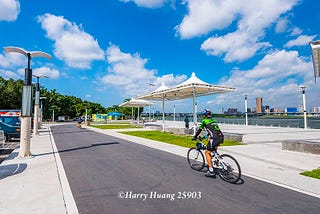 Biking to Danshui