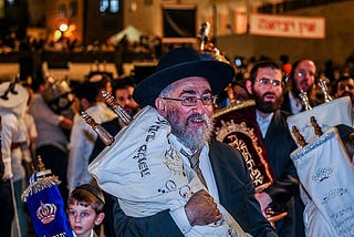 A picture of Jews dancing in circles at a Simchat Torah holiday at the Western Wall